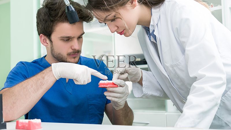 儿童看牙，如何选择专业诊所？**